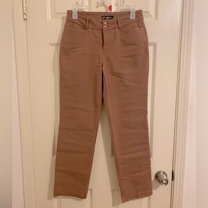 NWOT Size 4 Petite Light-Brown Lee Petite Regular Fit Straight Leg Mid Rise